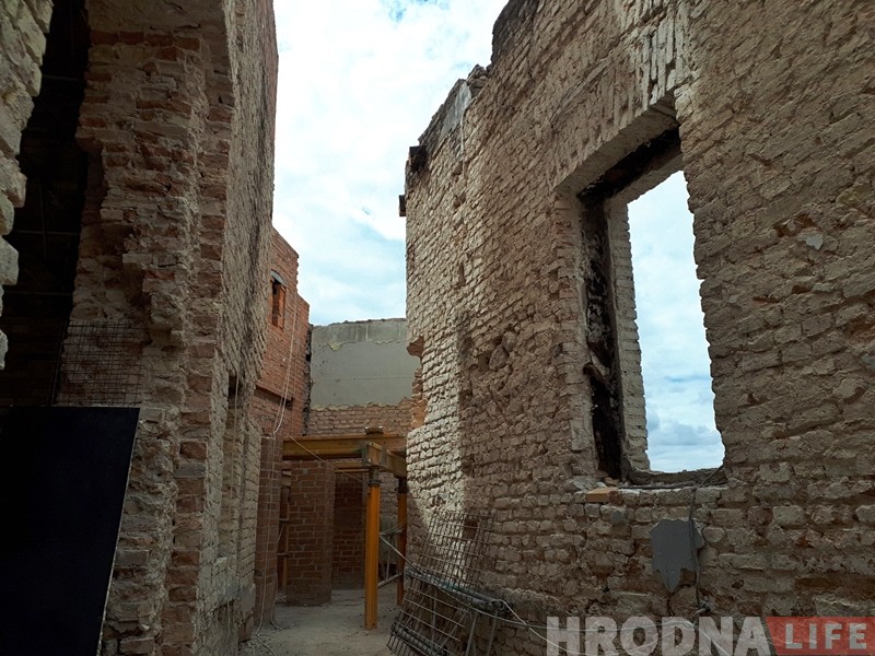 Фота знутры: глядзіце, як перабудоўваюць браму Старога замку ў Гродне Фота знутры: глядзіце, як перабудоўваюць браму Старога замку ў Гродне