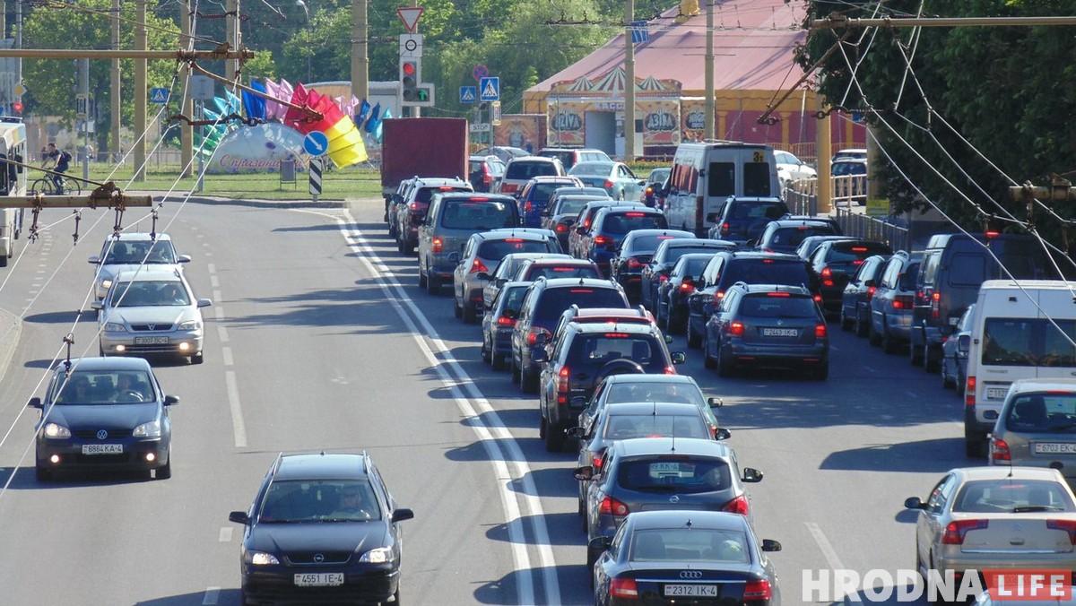 "На Захадзе аўто лепшыя за нашы ідуць на звалку". Як аўтабізнес стаў ахвярай Мытнага саюза