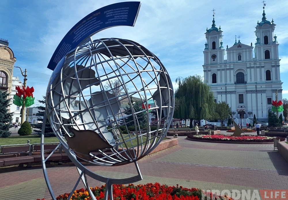 У цэнтры Гродна з'явіліся аб'екты прысвечаныя гарадам-пабрацімам У цэнтры Гродна з'явіліся аб'екты прысвечаныя гарадам-пабрацімам