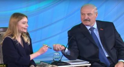 «Сохраню как семейную реликвию»: Студентка ГрГУ о подарке, полученном от Лукашенко