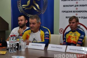 У "Ваўчку" мінімум укладанняў: гродзенец зрабіў круты ровар з кардона і святлодыёдаў У "Ваўчку" мінімум укладанняў: гродзенец зрабіў круты ровар з кардона і святлодыёдаў