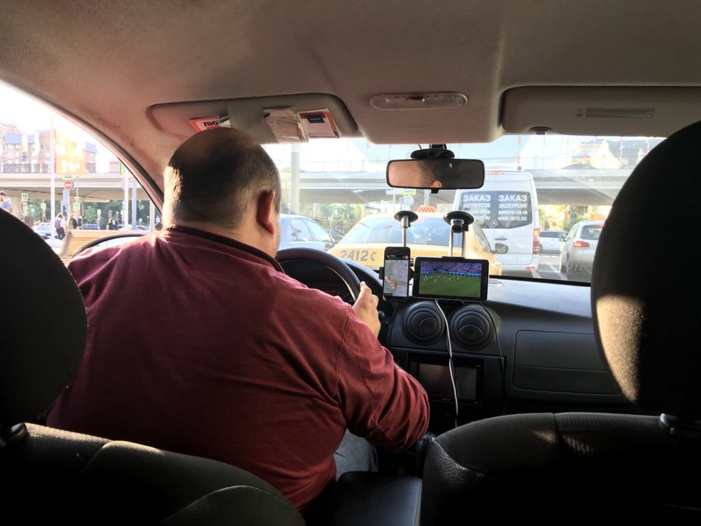 Гродзенскія таксісты расказваюць, навошта запрашаюць адзін аднаго на "агеньчык" Гродзенскія таксісты расказваюць, навошта запрашаюць адзін аднаго на "агеньчык"