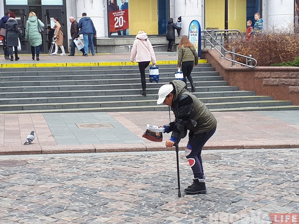 На Савецкай на месца вулічных музыкаў прыйшлі жабракі