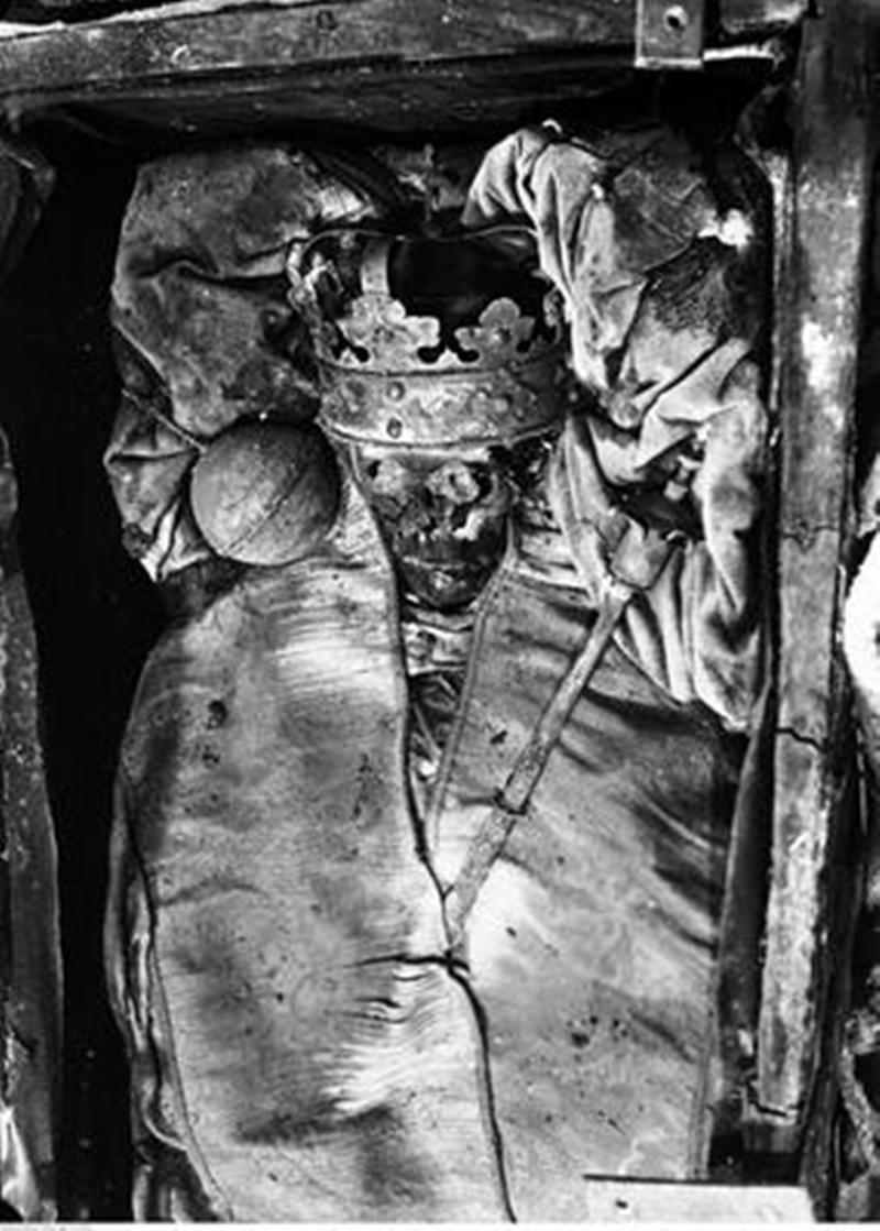 Глядзі, як выглядаў Стэфан Баторый у 1930-м годзе Глядзі, як выглядаў Стэфан Баторый у 1930-м годзе