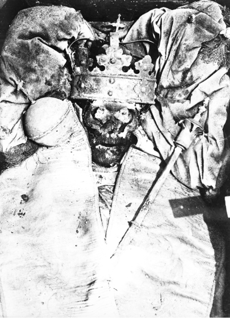 Глядзі, як выглядаў Стэфан Баторый у 1930-м годзе Глядзі, як выглядаў Стэфан Баторый у 1930-м годзе