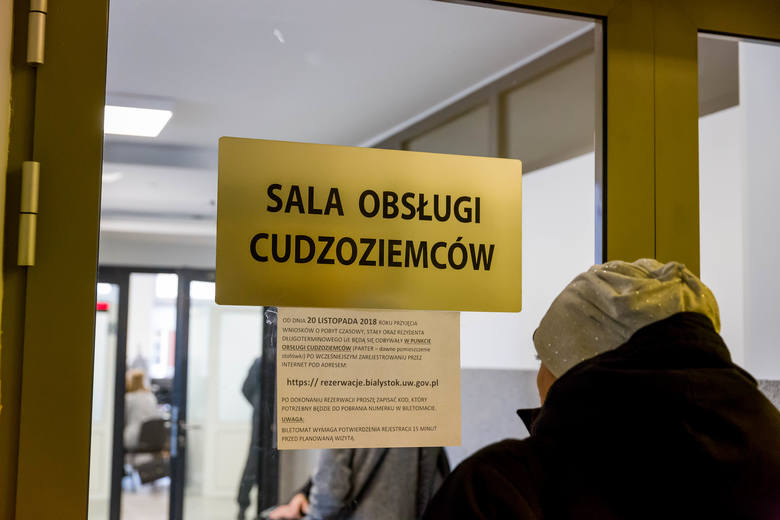 У Беластоку спрасцілі жыццё замежнікам, якія стаяць у чарзе па карту побыту