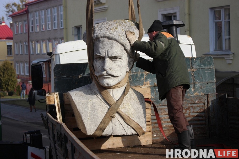 “Ажэшку” хавалі, “турыста” дэмантавалі, а пра Каліноўскага забылі. Як склаўся лёс гродзенскіх помнікаў