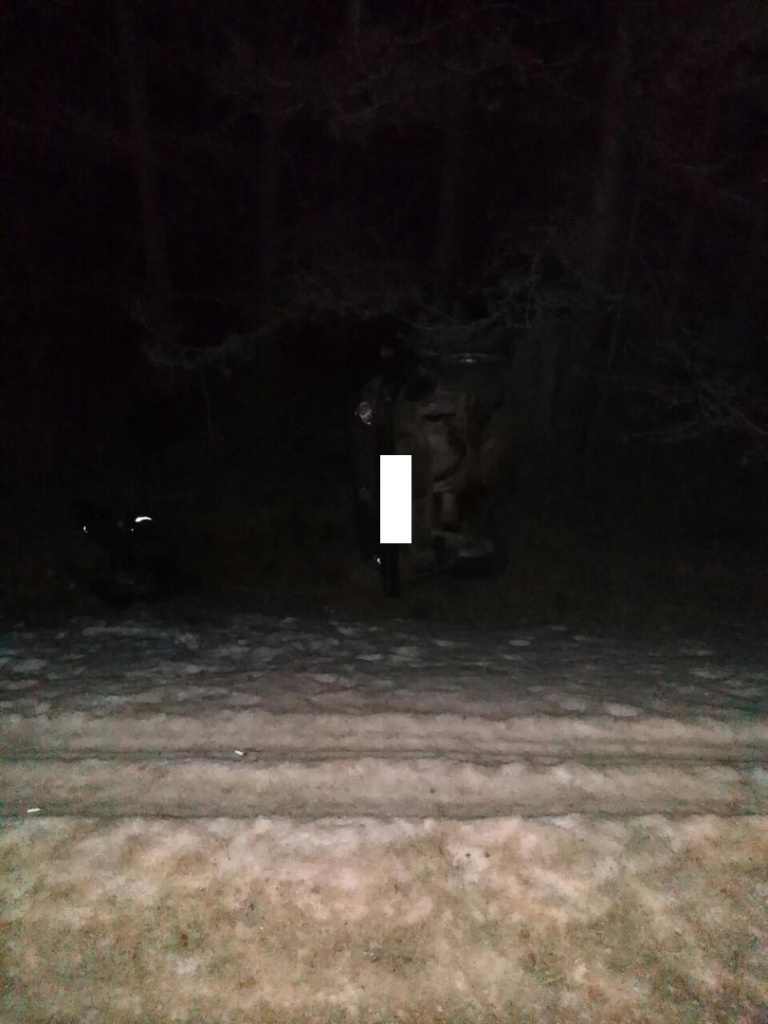 Пад Навагрудкам машына з'ехала ў кювет. Адзін пасажыр памёр Пад Навагрудкам машына з'ехала ў кювет. Адзін пасажыр памёр