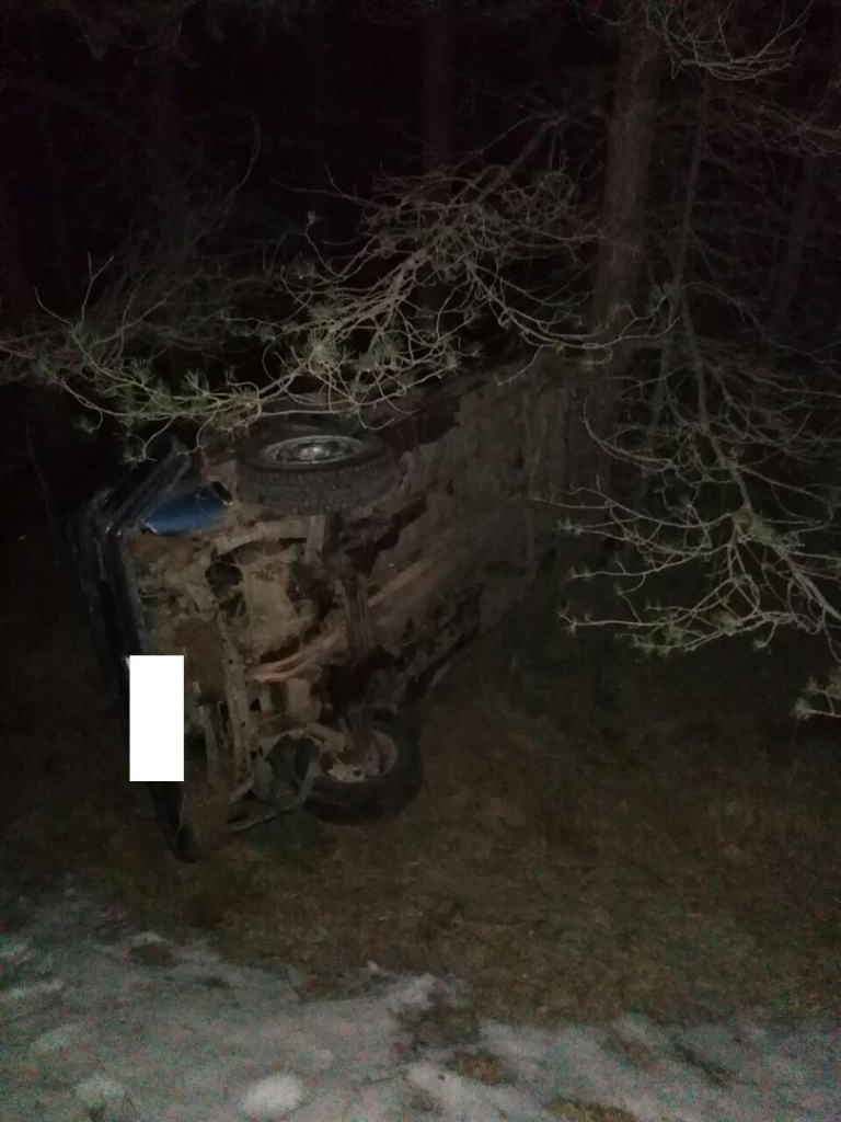 Пад Навагрудкам машына з'ехала ў кювет. Адзін пасажыр памёр Пад Навагрудкам машына з'ехала ў кювет. Адзін пасажыр памёр