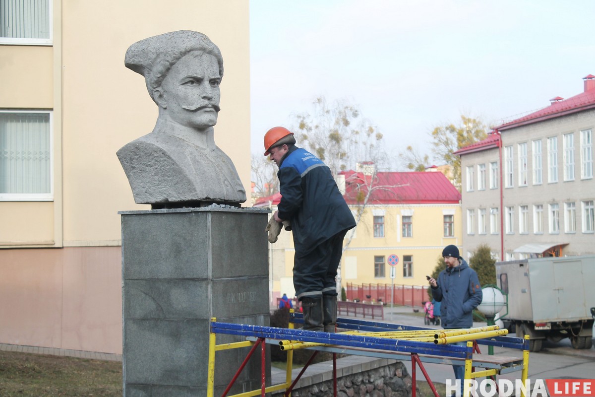 В Гродно демонтируют памятник Чапаеву (обновлено)