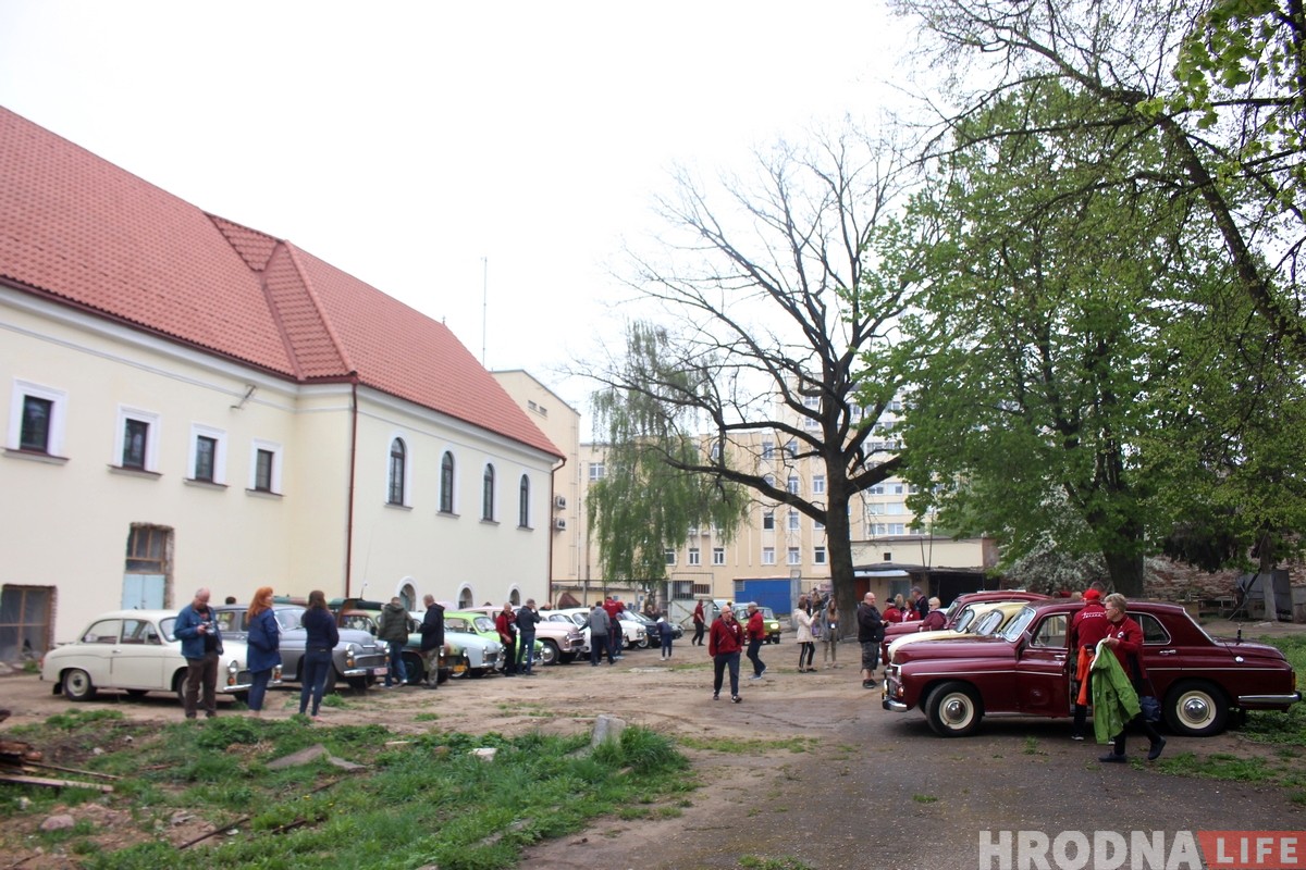 Колонна польских ретроавтомобилей приехала в Гродно