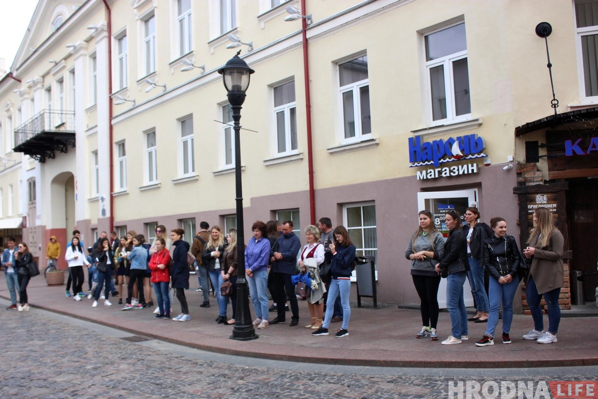 «Вулічныя выступы зрабілі нас папулярнымі». Гурт з Парэчча адкрыў сезон вулічных канцэртаў у Гродне