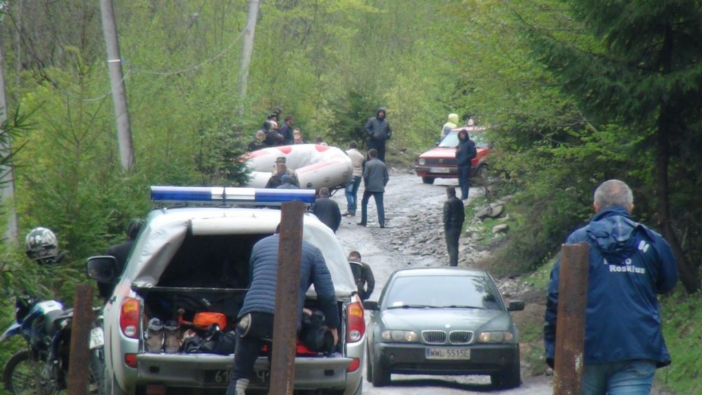 В Карпатах в реку перевернулся грузовик с белорусскими туристами. Три человека погибли
