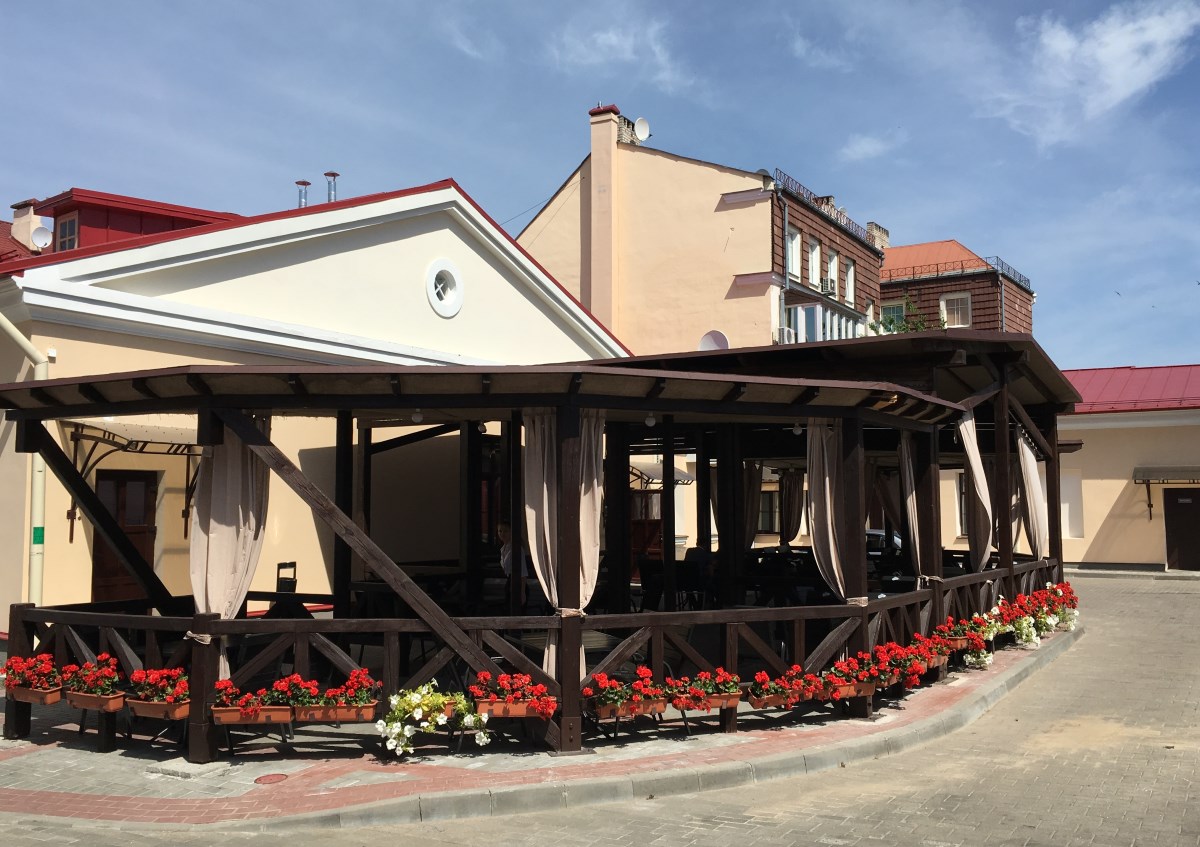 Летнія пляцоўкі ў Гродне: дзе пасядзець у цэнтры і не толькі летам 2019