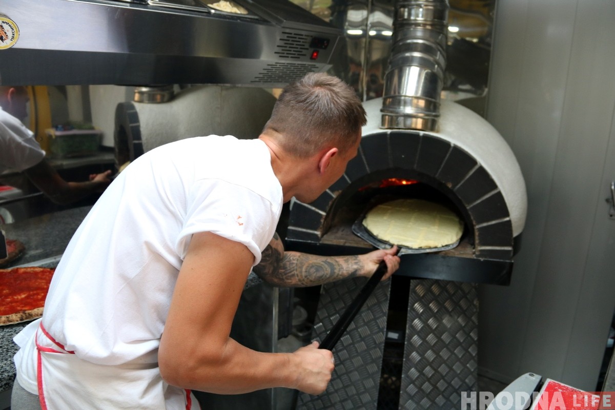 В гродненском Pizzatruck сделали пиццу с портретом гангстера Мейера Ланского