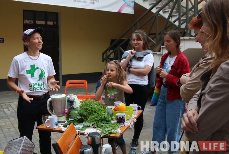 Елі крапіву і пілі смузі з лебяды. Як прайшла дэгустацыя страваў і напояў з мясцовых зёлак Елі крапіву і пілі смузі з лебяды. Як прайшла дэгустацыя страваў і напояў з мясцовых зёлак
