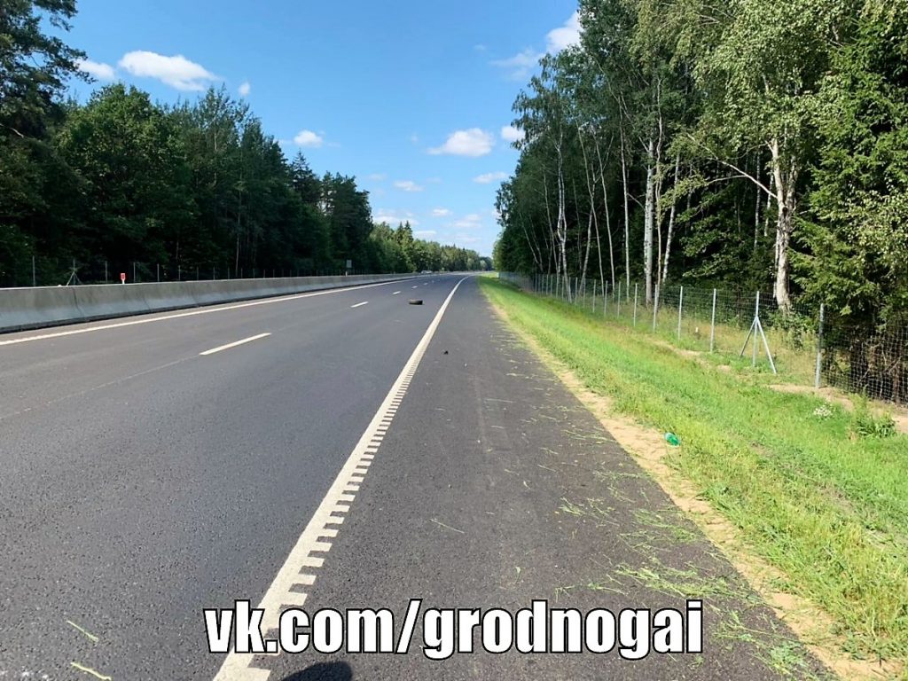 Пад Валожынам сутыкнуліся мікрааўтобус і фура. Пасажыр-спадарожнік з буса загінуў