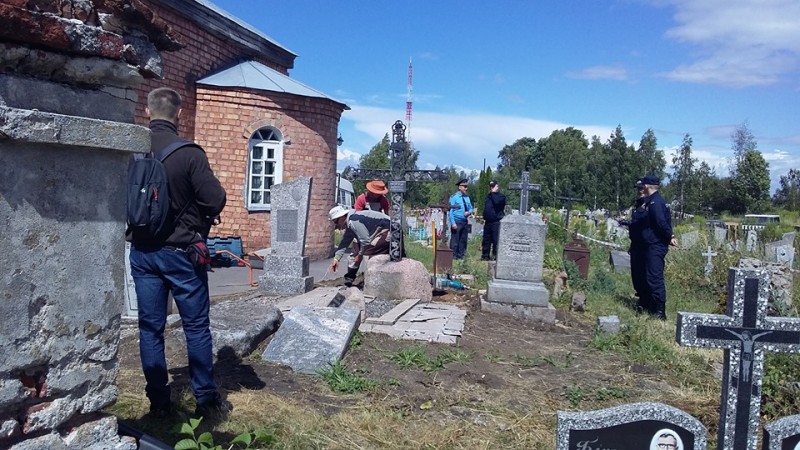 На магіле Віктара Каліноўскага ў Свіслачы пачаліся работы па эксгумацыі парэшткаў На магіле Віктара Каліноўскага ў Свіслачы пачаліся работы па эксгумацыі парэшткаў