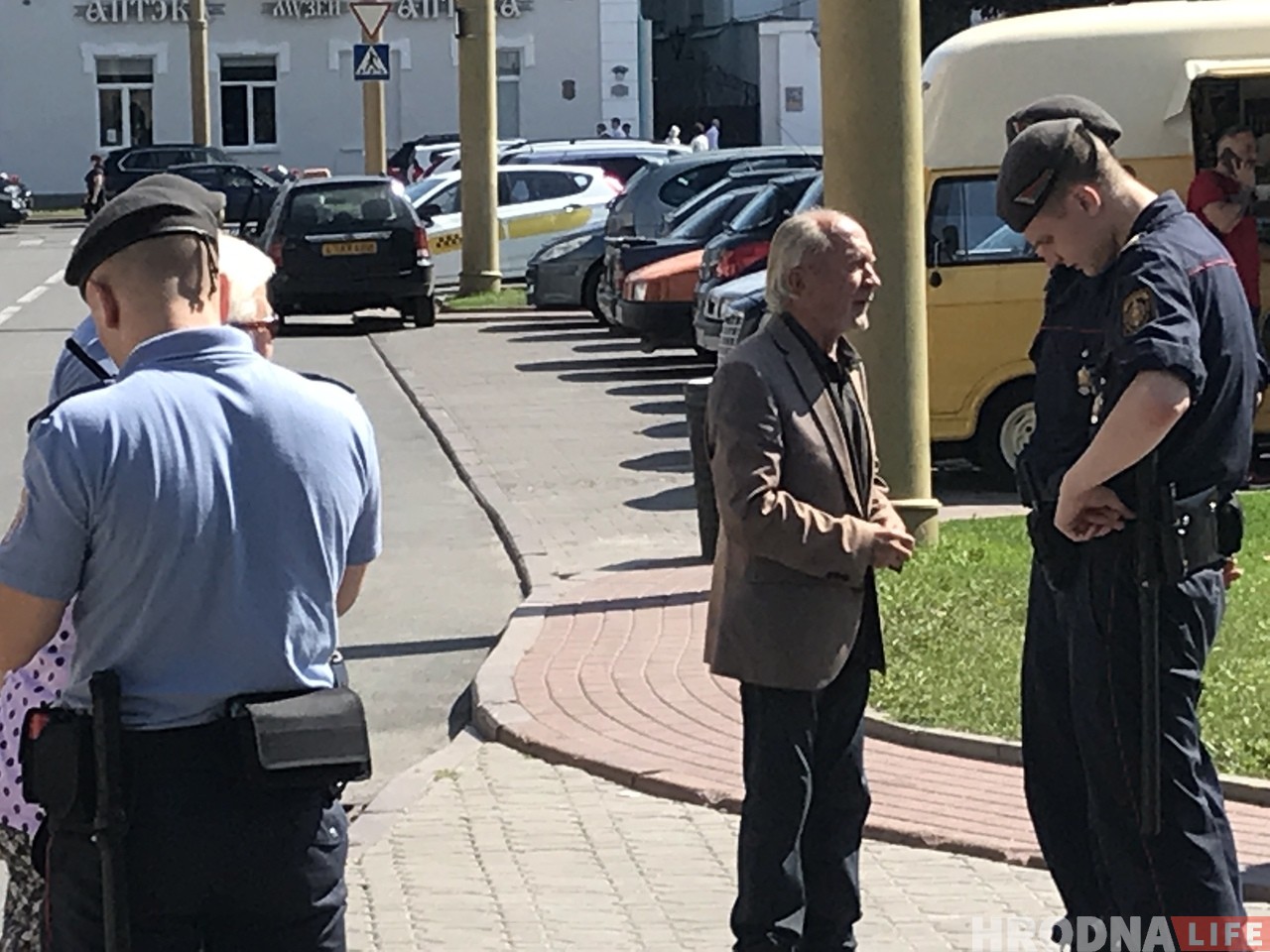 «У любой іншай краіне мной ганарыліся б». На свістуна ў цэнтры Гродна выклікалі міліцыю