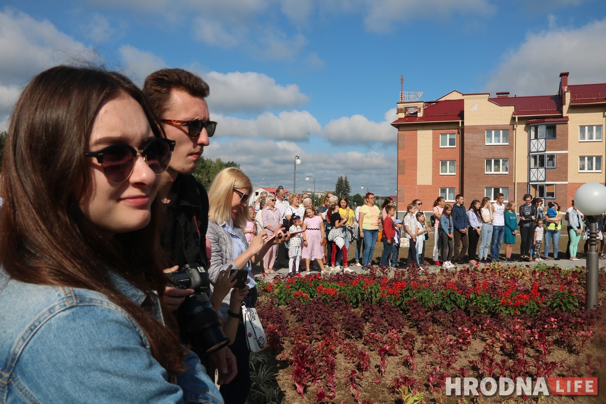 "Мае атамы задаволеныя". Школу, садок, бальніцу і ядзернае паліва чакаюць у Астраўцы гэтай восенню "Мае атамы задаволеныя". Школу, садок, бальніцу і ядзернае паліва чакаюць у Астраўцы гэтай восенню