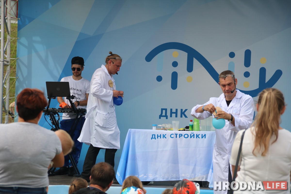 "Мае атамы задаволеныя". Школу, садок, бальніцу і ядзернае паліва чакаюць у Астраўцы гэтай восенню "Мае атамы задаволеныя". Школу, садок, бальніцу і ядзернае паліва чакаюць у Астраўцы гэтай восенню