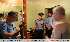 Падчас пажару ў драўляным доме ў Гродне загінула гродзенка (відэа відавочцаў)