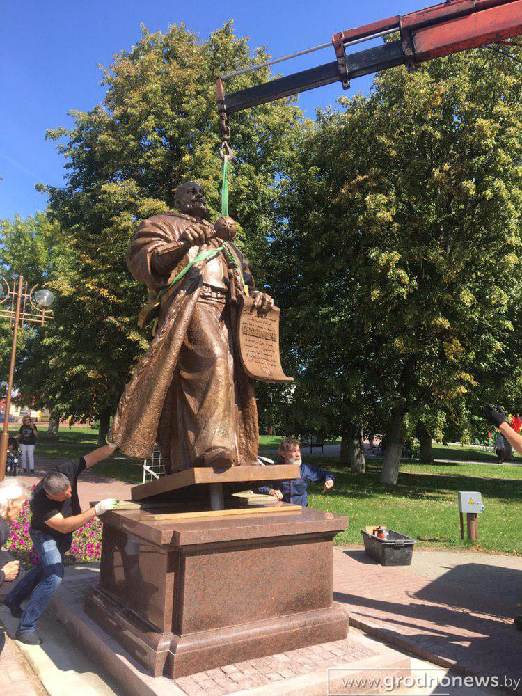 Глядзіце, як выглядае помнік Льву Сапегу ў Слоніме