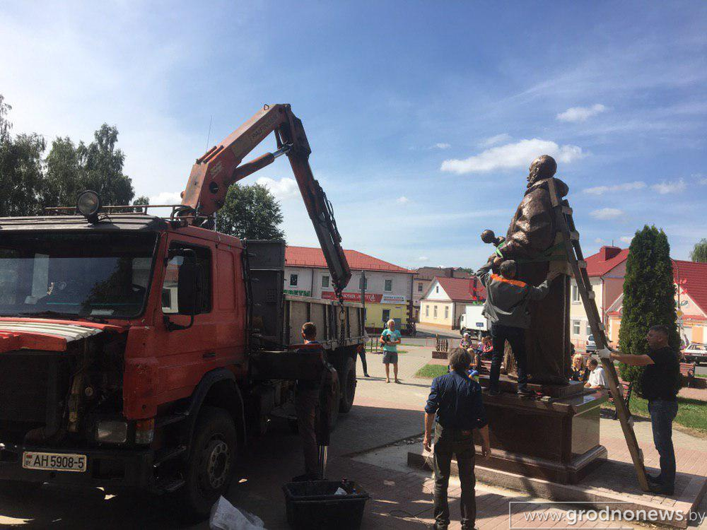 Глядзіце, як выглядае помнік Льву Сапегу ў Слоніме