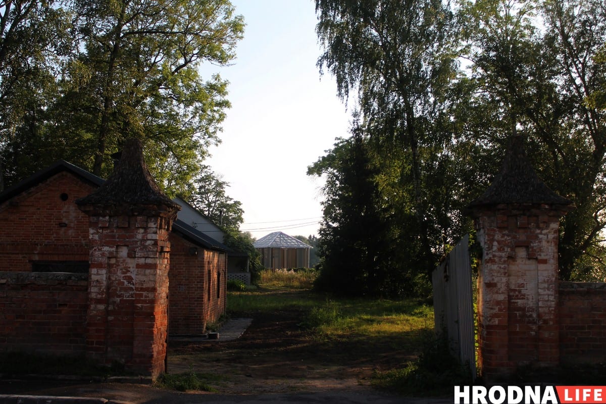 "Вярнуць мястэчку карані". Як валанцёры аднаўляюць старыя іудзейскія і лютэранскія могілкі "Вярнуць мястэчку карані". Як валанцёры аднаўляюць старыя іудзейскія і лютэранскія могілкі