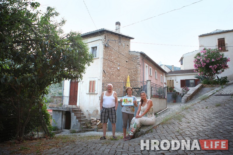 “Нават сабака адзін на ўсіх”. Мастачка з Гродна падрыхтавала выставу пра італьянскую вёску і яе жыхароў “Нават сабака адзін на ўсіх”. Мастачка з Гродна падрыхтавала выставу пра італьянскую вёску і яе жыхароў