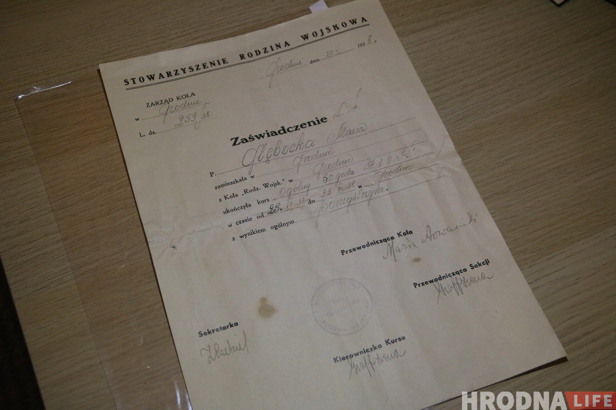 «За такія дакументы людзей вывозілі як ворагаў народа». Незвычайная знаходка гродзенца ў старым доме