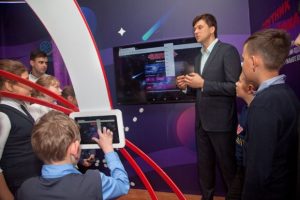 "Анатомію цела" і "Рэтра-сукенку" пакажуць на выставе да Дня сталых людзей