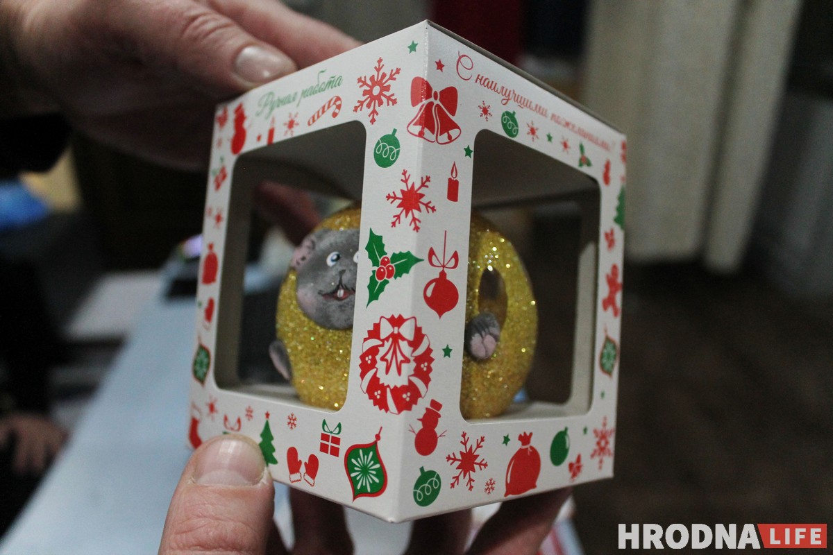 Рыхтуйцеся! Елачныя цацкі з Пагоняй і арнаментам можна купіць у краме “Адметнасць” Рыхтуйцеся! Елачныя цацкі з Пагоняй і арнаментам можна купіць у краме “Адметнасць”