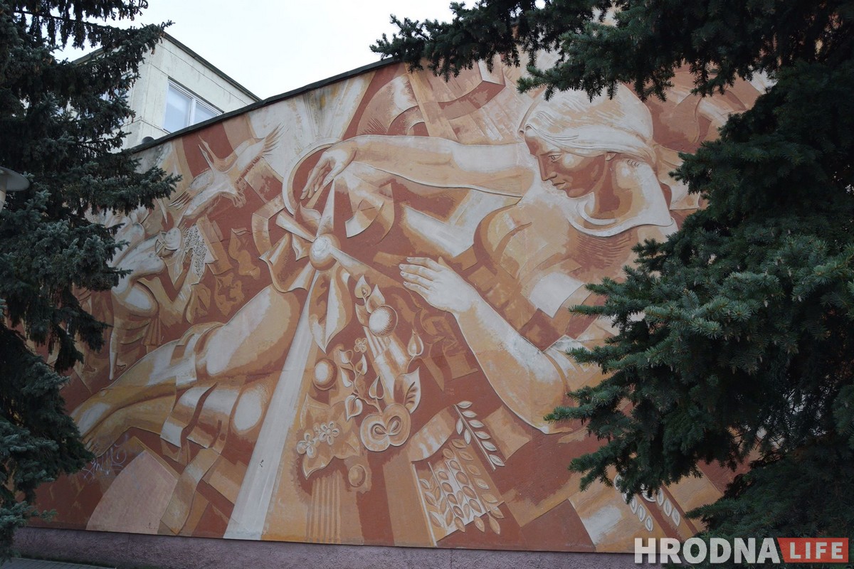 Мозаики, росписи и скульптурные панно. 7 мест Гродно, где увидишь советское монументальное искусство