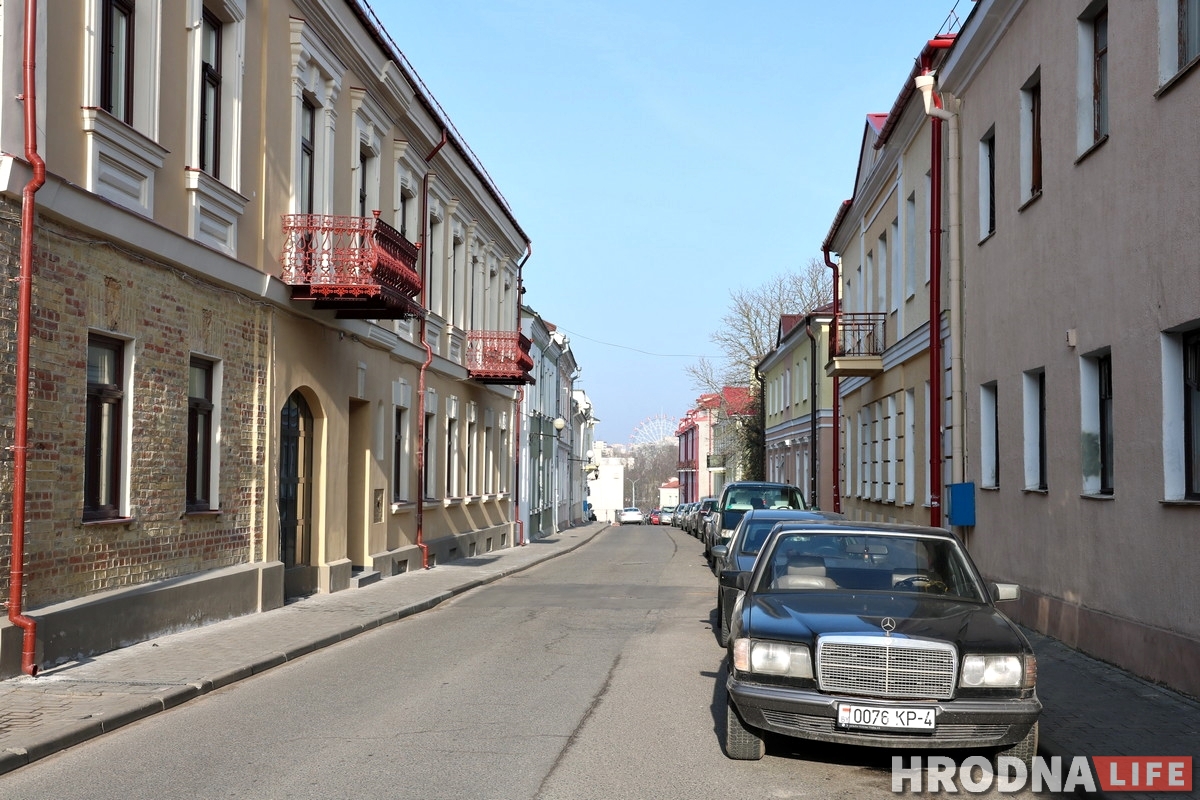 На донцы: гродзенец малюе славутасці горада на кубачках з-пад кавы На донцы: гродзенец малюе славутасці горада на кубачках з-пад кавы