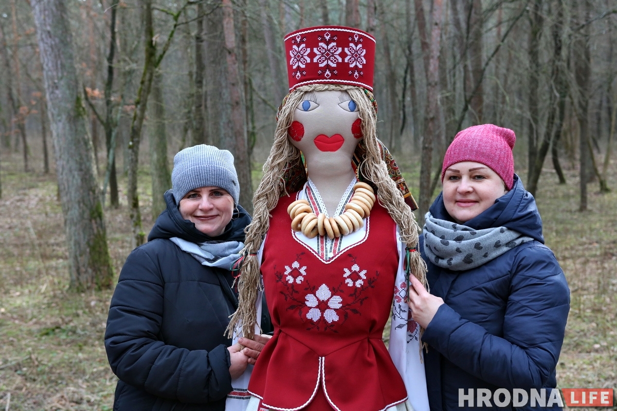 З блінамі і мядзведзіцай: у Гродне правялі зіму масавымі гуляннямі ў Пышках З блінамі і мядзведзіцай: у Гродне правялі зіму масавымі гуляннямі ў Пышках