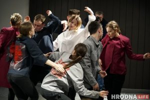 Перформанс, музыка і дэфіле. Дзіцячы хоспіс робіць дабрачыннасць модным трэндам Гродна Детский хоспис перформанс Дзіцячы хоспіс перформанс