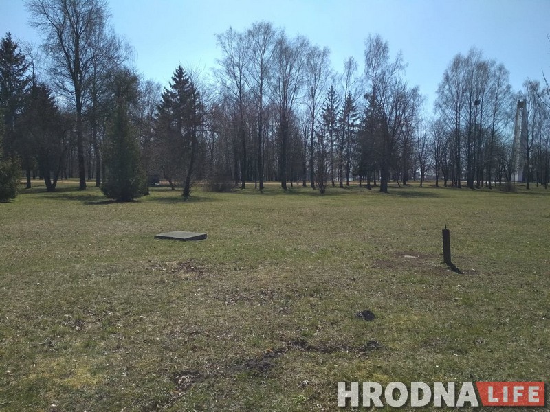 Навошта вавёркам плот, а вазочнікам – пандусы. Камунальнікі то чуюць Юлю Каляду, то не чуюць, а яна ўсё роўна піша