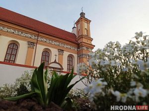 З нуля па старых фатаграфіях: у Гродне аднаўляюць алтар XVII стагоддзя