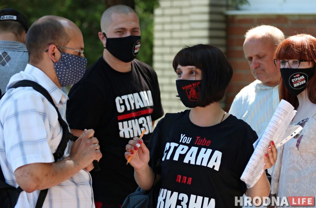 «Перашкаджалі праезду і крычалі: "фашысты"». У Гродне судзілі прыхільнікаў Ціханоўскага