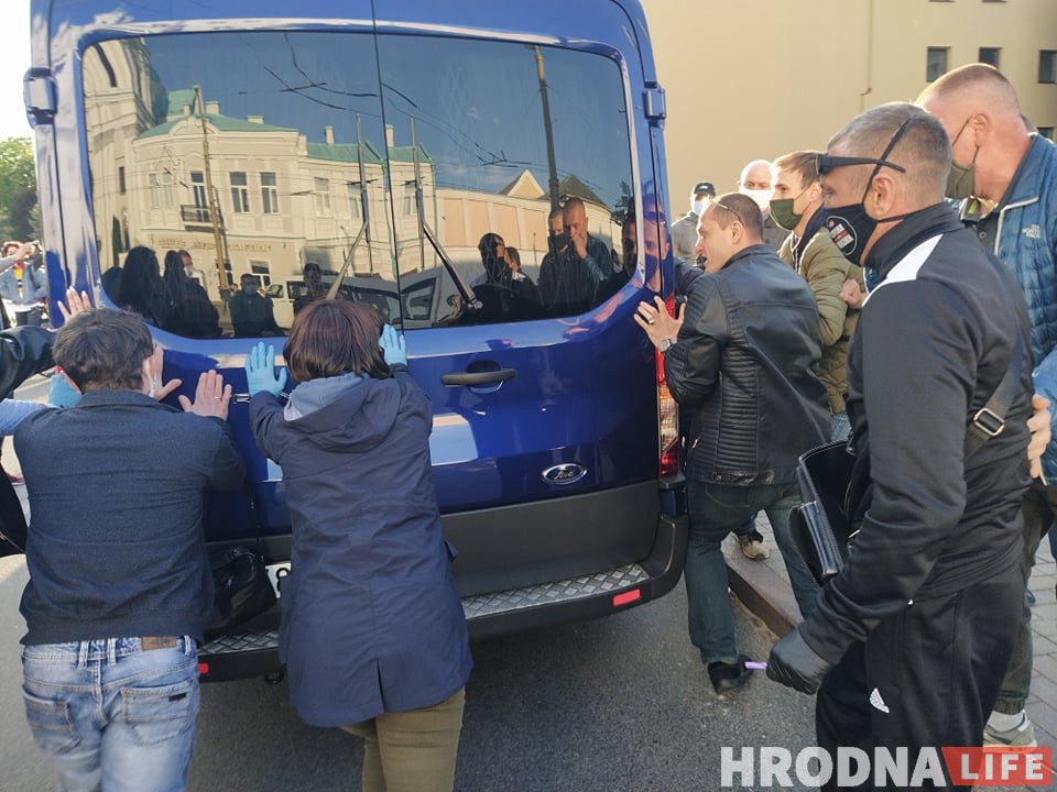 «Нават самы дурны з міліцыянтаў не хоча быць злыднем». Дзмітрый Навоша, - пра тое, чаму менавіта цяпер важна казаць пра беззаконне ў Беларусі