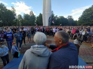 ФОТА: у Гродне прайшоў першы агітацыйны пікет за Ціханоўскую
