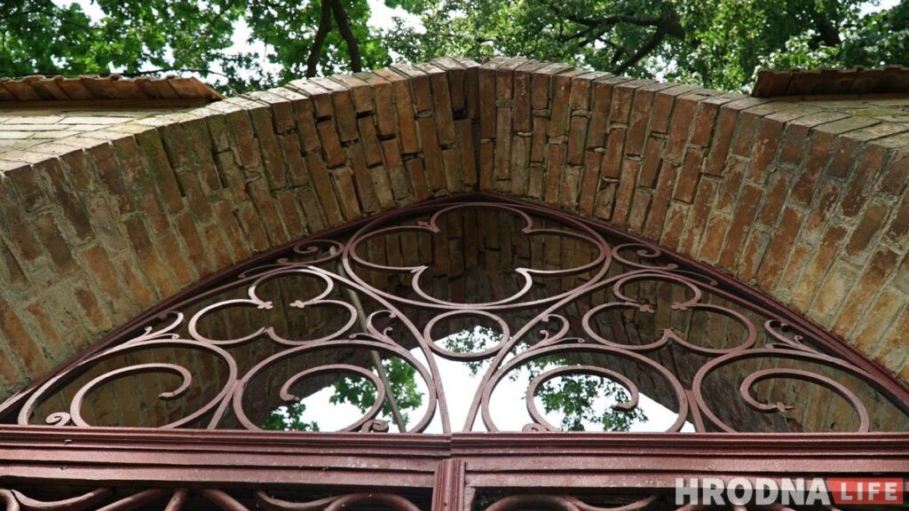 Палац у лясных джунглях, пешы мост і кавалачак Вестфаліі ў Беларусі: падарожжа на 12 цікавостак за 1 дзень