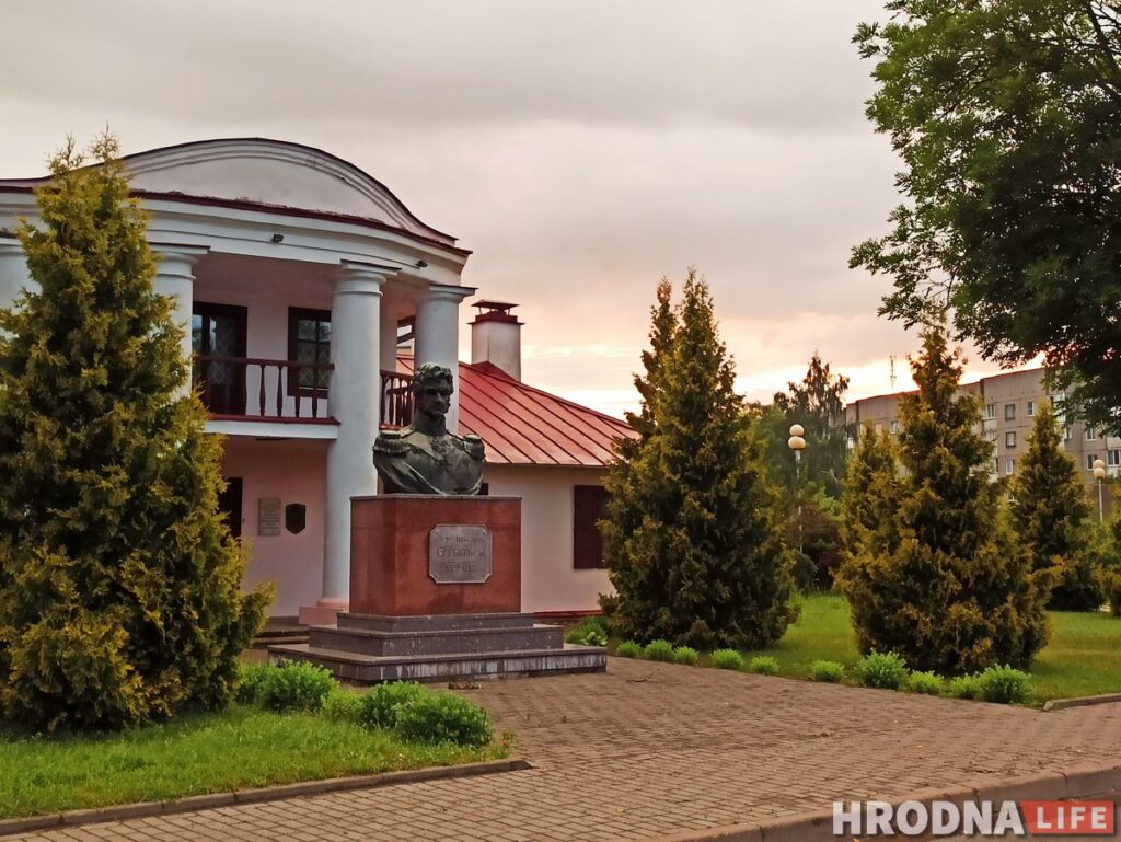 Палац у лясных джунглях,  пешы мост і найвышэйшы млын Беларусі: падарожжа на 12 цікавостак за 1 дзень