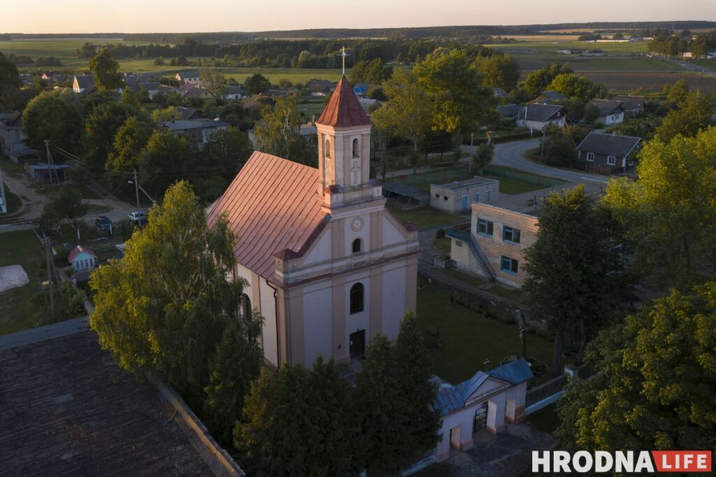 Горад Ларысы Геніюш, радзіма беларускіх немцаў і сядзіба, дзе гасцяваў Напалеон. 10 месцаў паміж Свіслаччу і Зэльвай – за 1 дзень