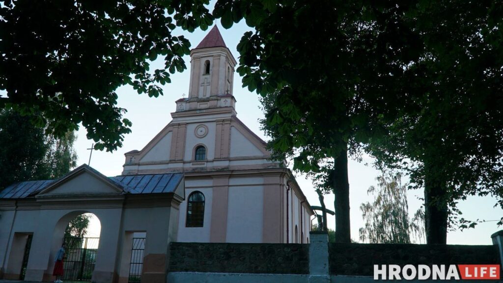 Горад Ларысы Геніюш, радзіма беларускіх немцаў і сядзіба, дзе гасцяваў Напалеон. 10 месцаў паміж Свіслаччу і Зэльвай – за 1 дзень