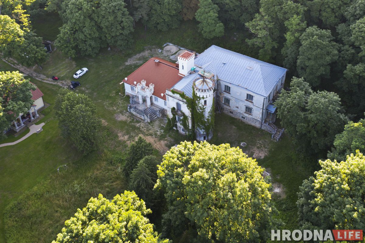 Горад Ларысы Геніюш, радзіма беларускіх немцаў і сядзіба, дзе гасцяваў Напалеон. 10 месцаў паміж Свіслаччу і Зэльвай – за 1 дзень