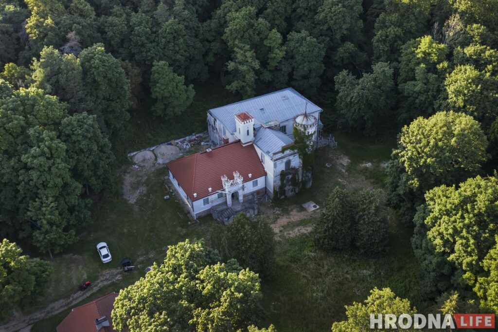 Горад Ларысы Геніюш, радзіма беларускіх немцаў і сядзіба, дзе гасцяваў Напалеон. 10 месцаў паміж Свіслаччу і Зэльвай – за 1 дзень
