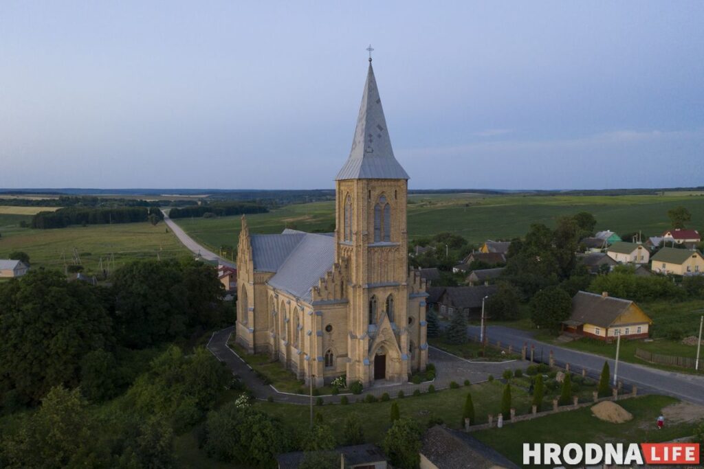 Горад Ларысы Геніюш, радзіма беларускіх немцаў і сядзіба, дзе гасцяваў Напалеон. 10 месцаў паміж Свіслаччу і Зэльвай – за 1 дзень