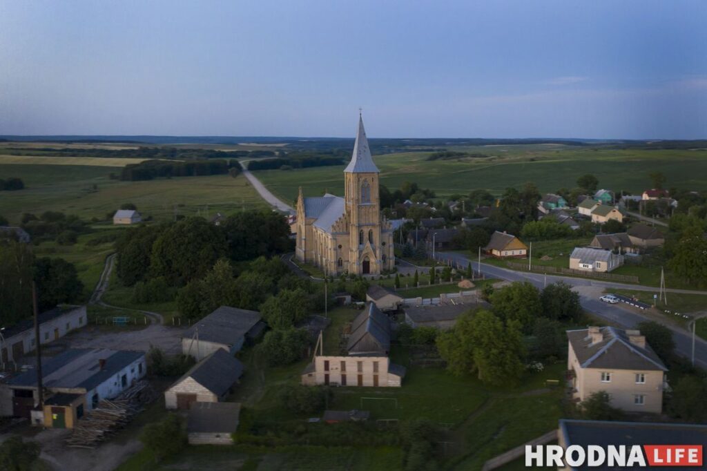 Горад Ларысы Геніюш, радзіма беларускіх немцаў і сядзіба, дзе гасцяваў Напалеон. 10 месцаў паміж Свіслаччу і Зэльвай – за 1 дзень
